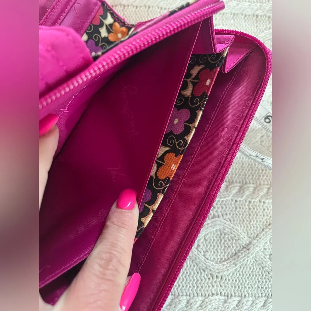 Vera Bradley Turn Key Wallet Credit Cards Zipper Space Like New! - Picture 7 of 12